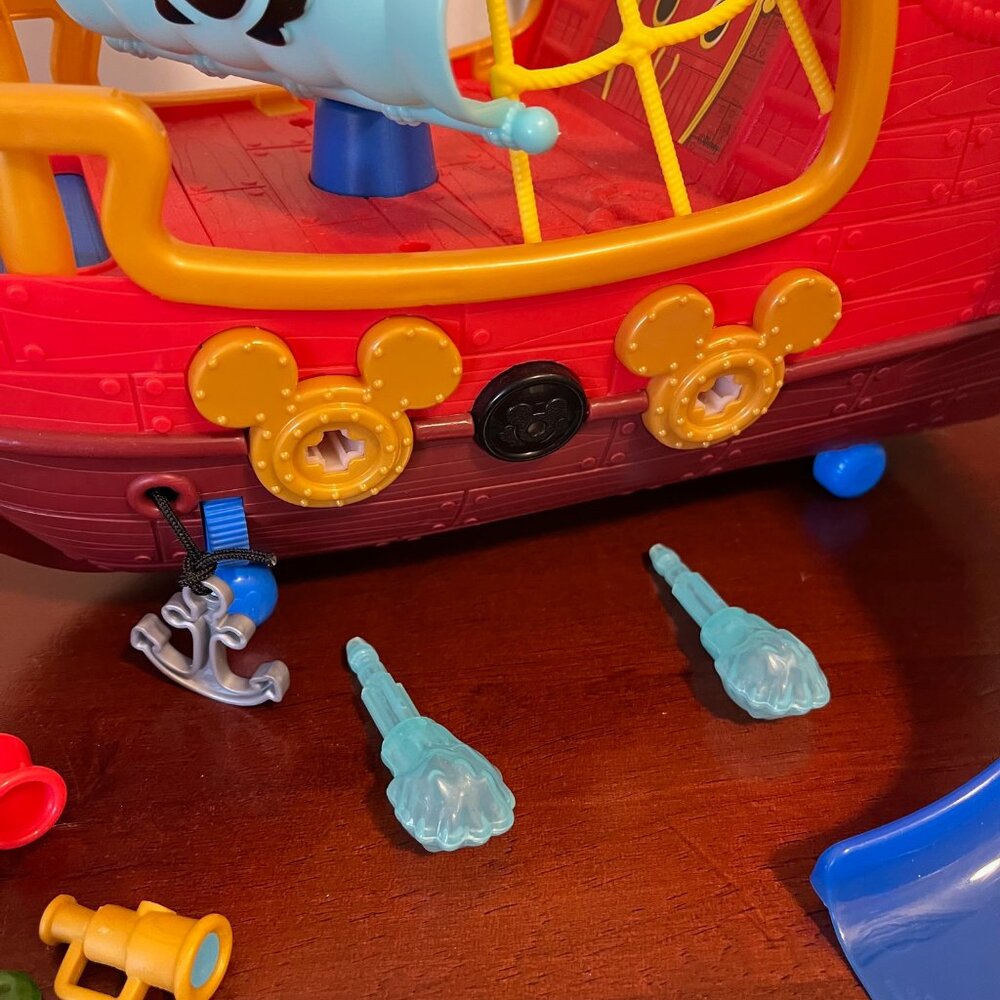 Disney Junior Mickey Mouse Funhouse Treasure Adventure Pirate Ship - Picture 9 of 10
